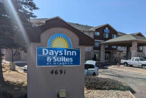 Days Inn & Suites by Wyndham Castle Rock